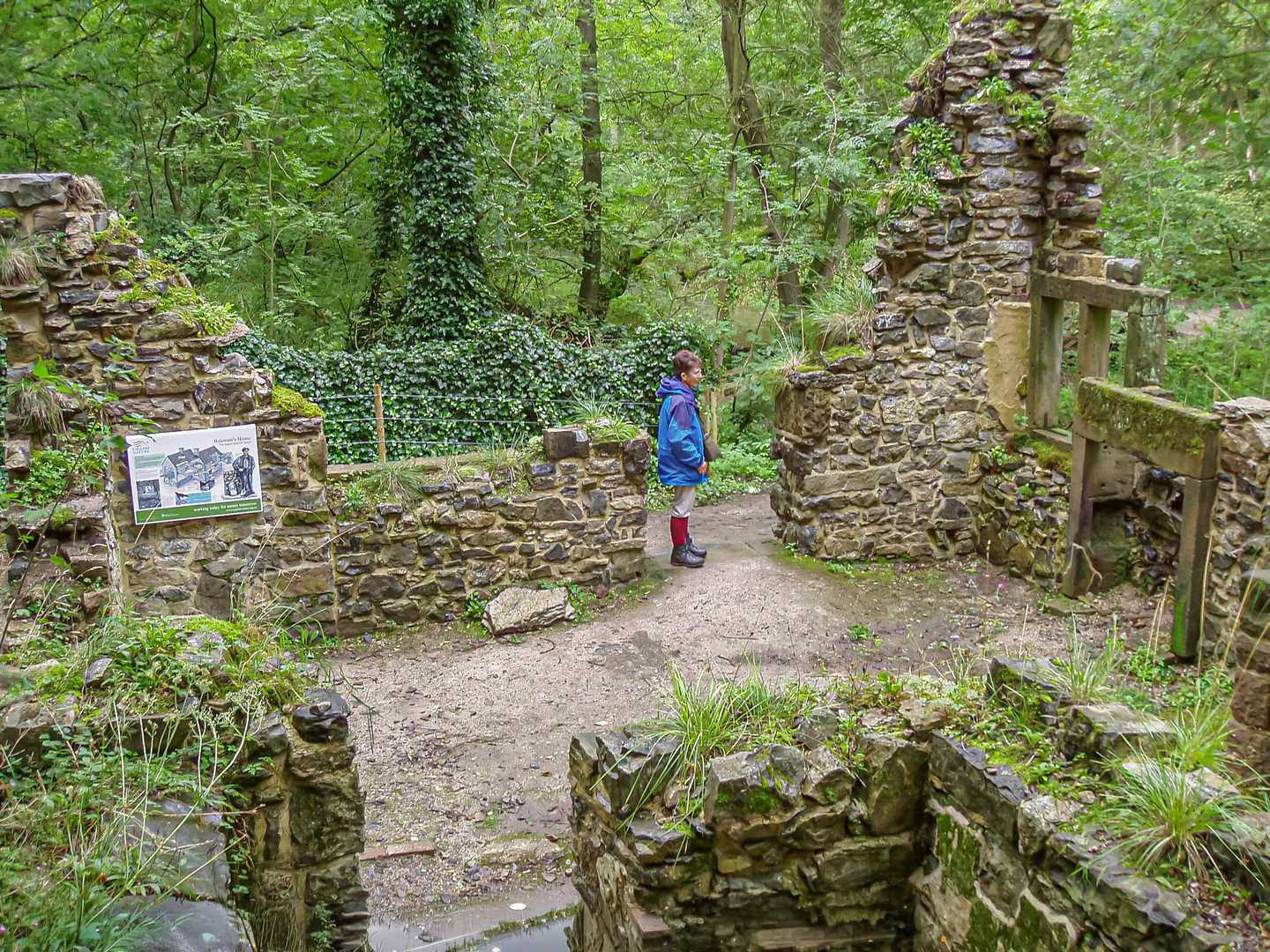 Batemans House Lathkilldale 18.09.2004.